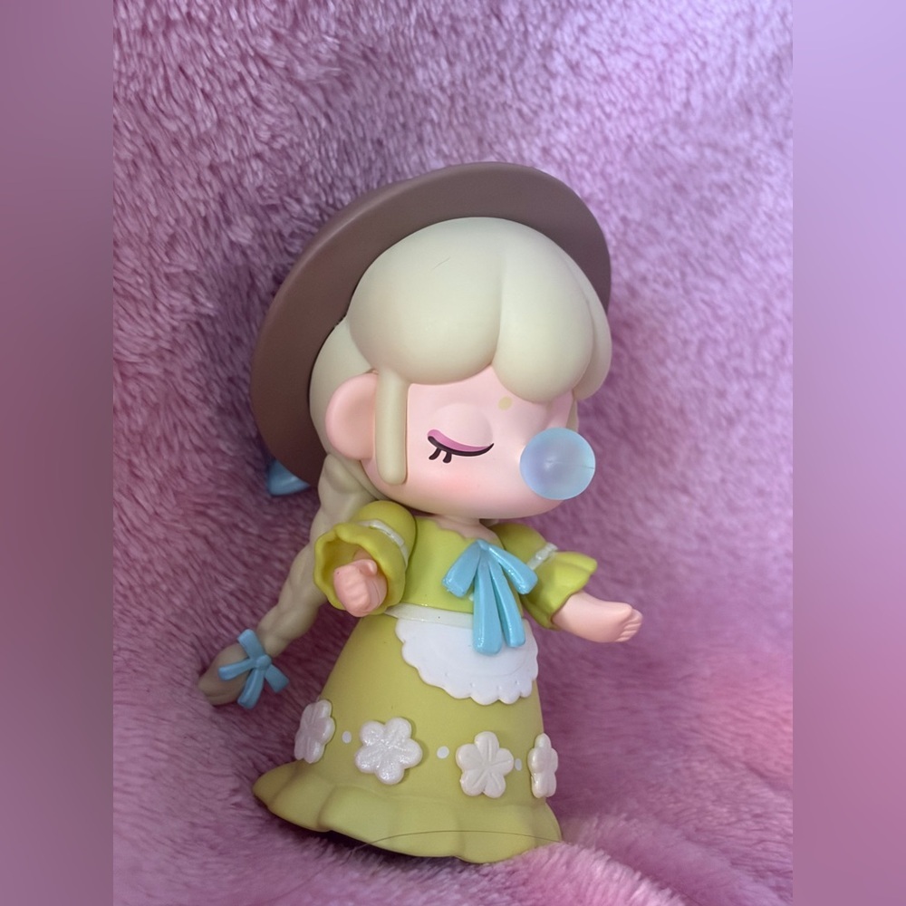 Nanci vinyl figure blind box